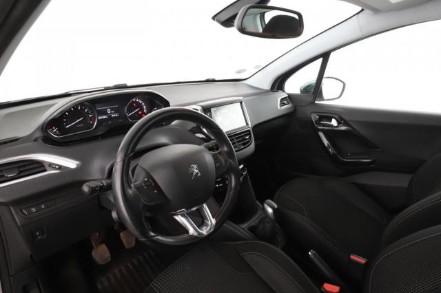 Peugeot 208 image 7