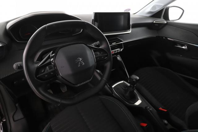 Peugeot 208 image 8