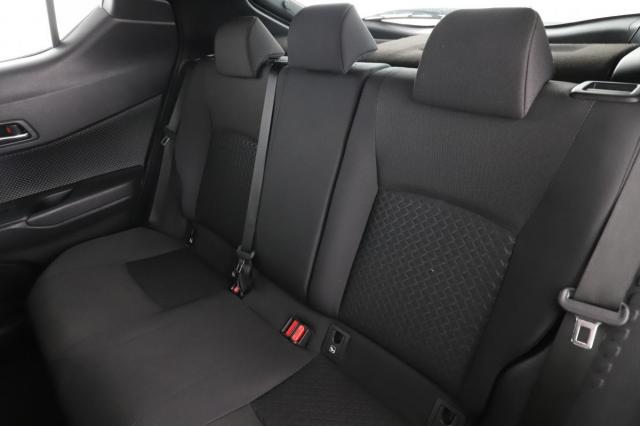 Toyota C-Hr image 9