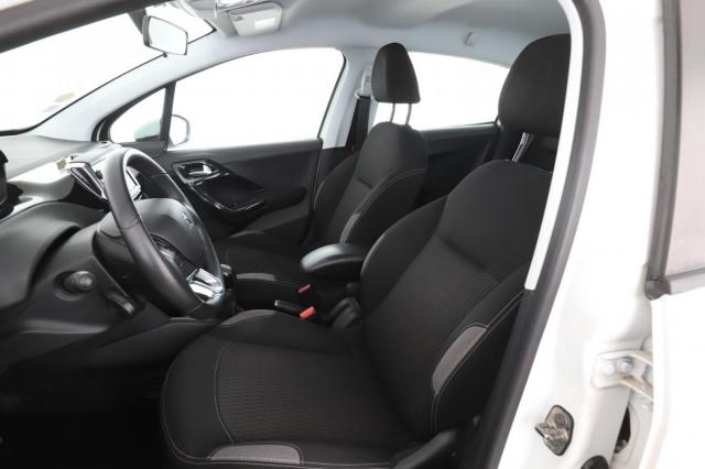 Peugeot 208 image 9