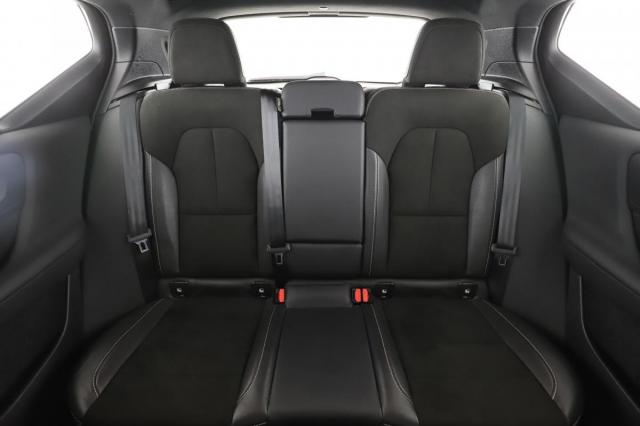 Volvo Xc40 image 9