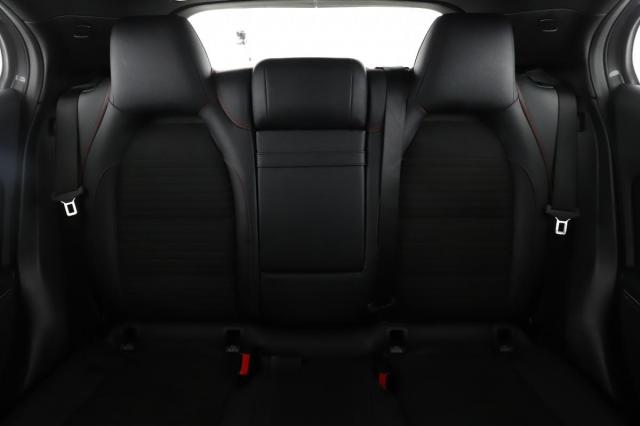 Mercedes Benz Gla image 5