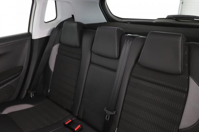 Peugeot 2008 image 8