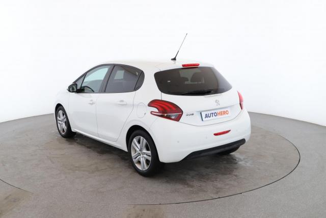 Peugeot 208 image 7