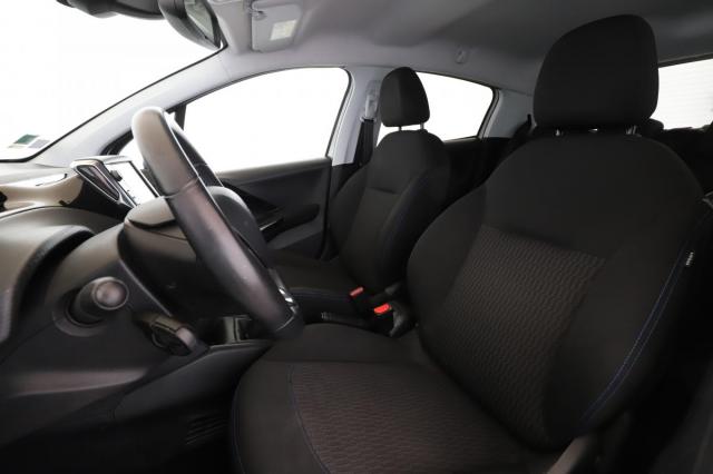 Peugeot 208 image 9