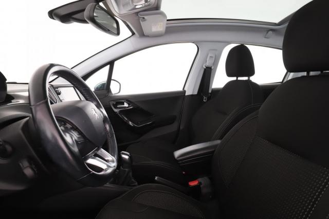 Peugeot 208 image 5