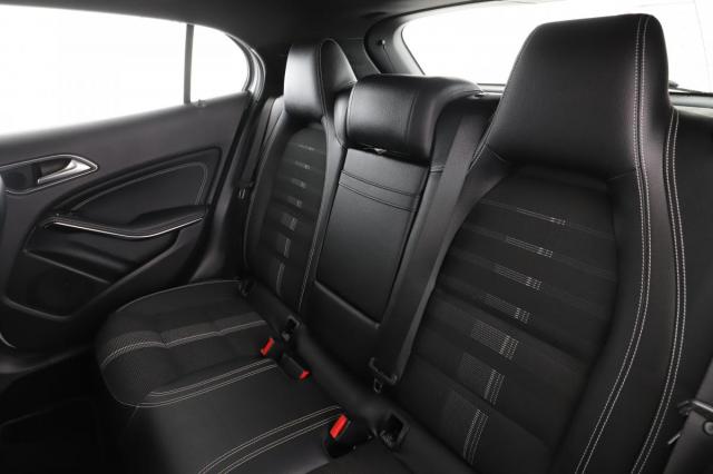 Mercedes Benz Gla image 7