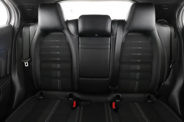 Mercedes Benz Gla image 2