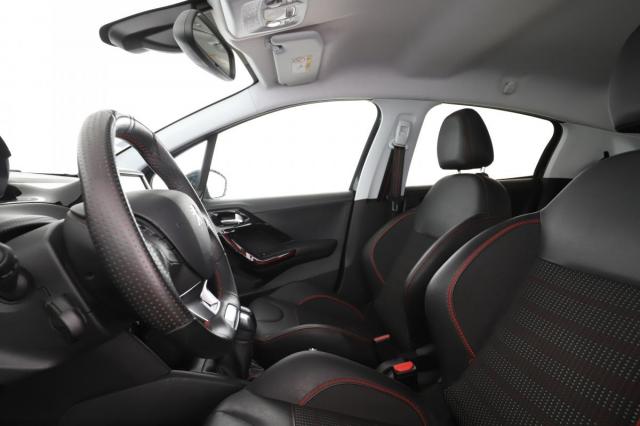 Peugeot 208 image 1