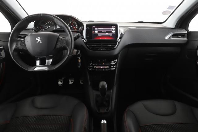 Peugeot 208 image 6