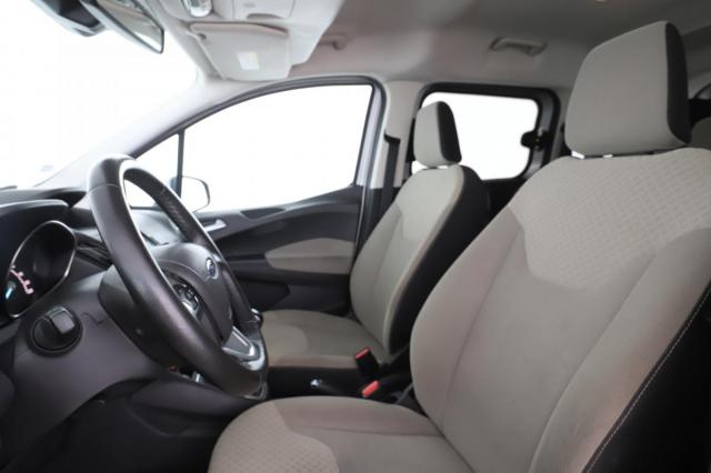 Ford Tourneo image 1
