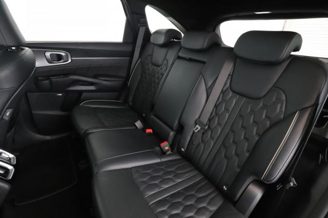 Kia Sorento image 8