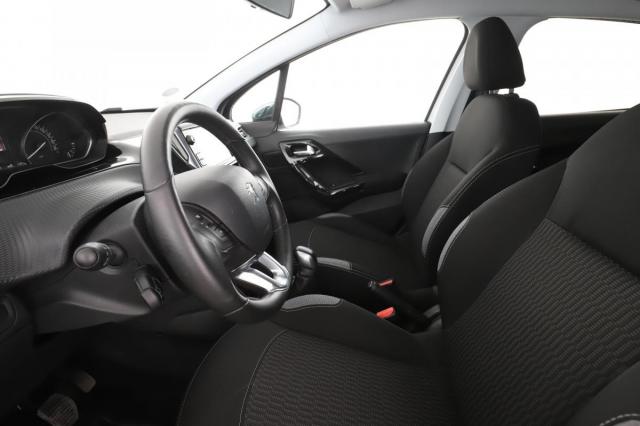 Peugeot 208 image 1