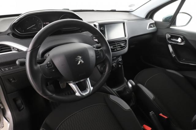 Peugeot 208 image 7