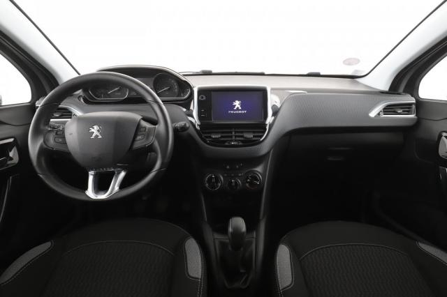Peugeot 208 image 8