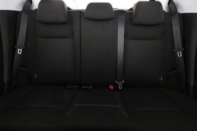 Peugeot 208 image 9