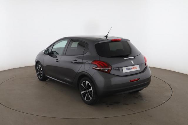 Peugeot 208 image 9