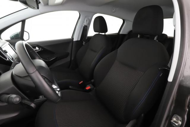 Peugeot 208 image 7