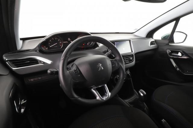 Peugeot 208 image 8