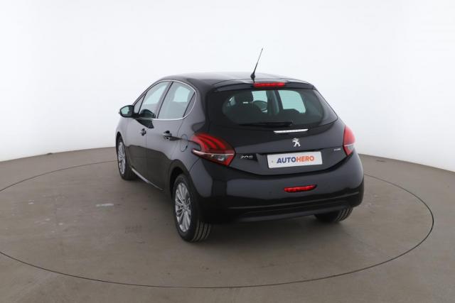 Peugeot 208 image 1