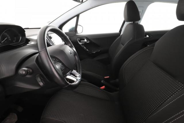 Peugeot 208 image 8