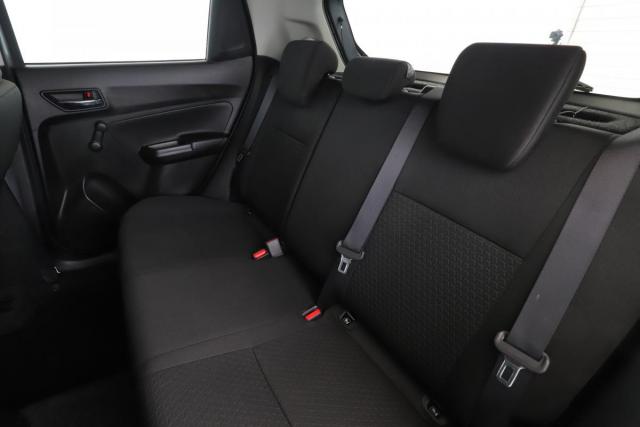 Suzuki Swift image 9