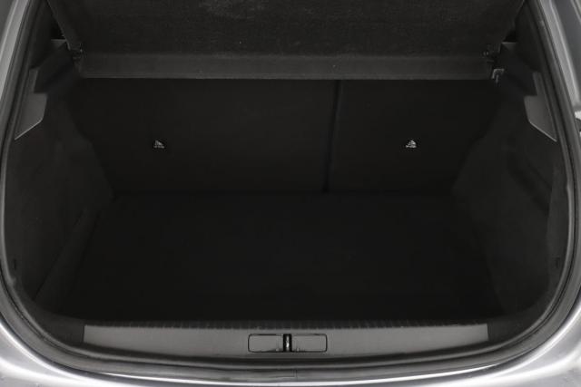 Peugeot 208 image 8