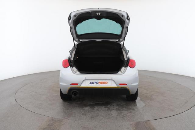 Alfa Romeo Giulietta image 7