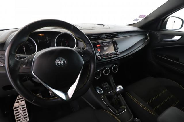 Alfa Romeo Giulietta image 9