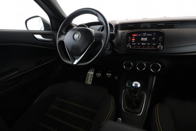 Alfa Romeo Giulietta image 5