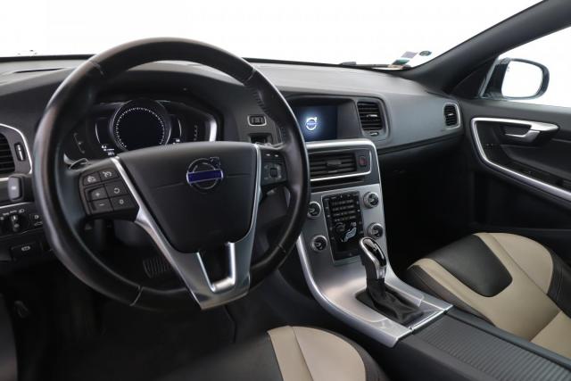 Volvo V60 Cross Country image 3