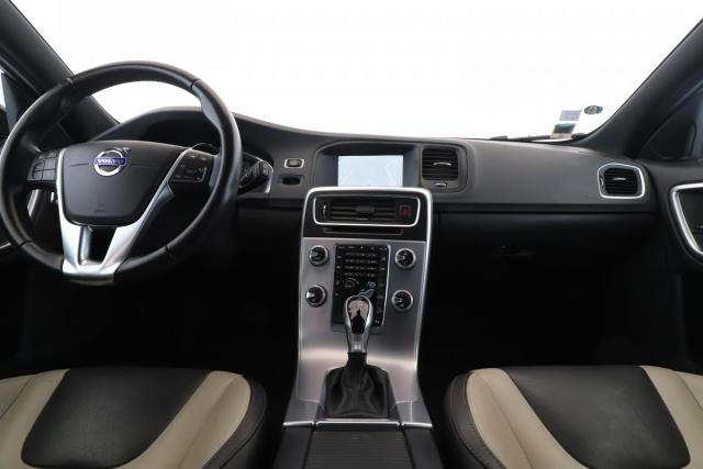 Volvo V60 Cross Country image 2