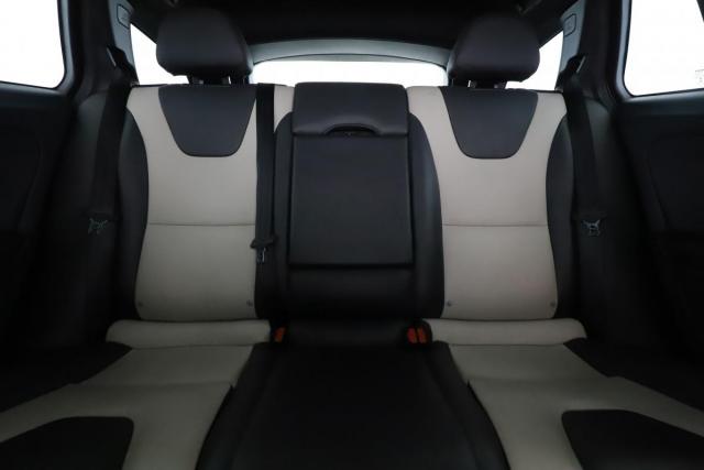 Volvo V60 Cross Country image 1