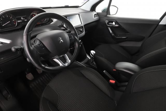 Peugeot 208 image 2