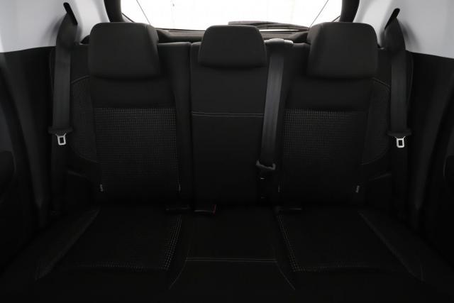 Peugeot 208 image 8