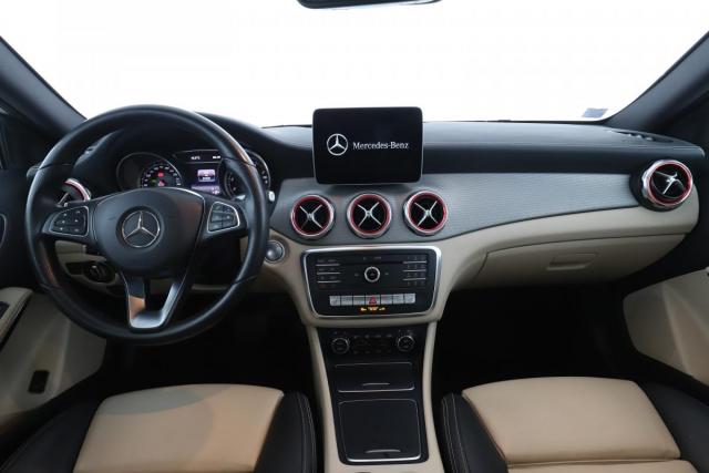 Mercedes Benz Gla image 1