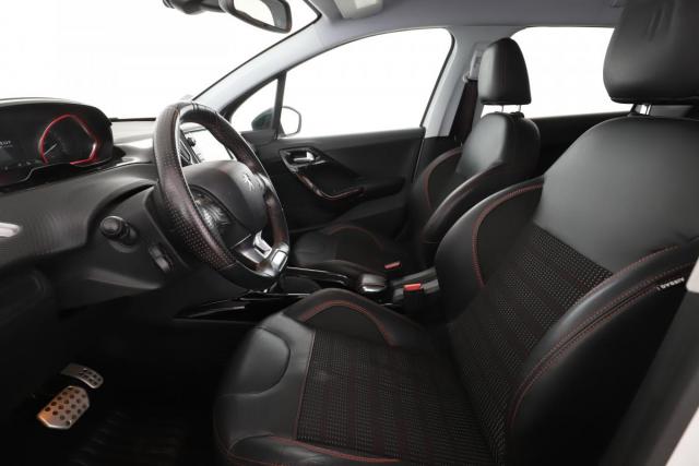 Peugeot 2008 image 2