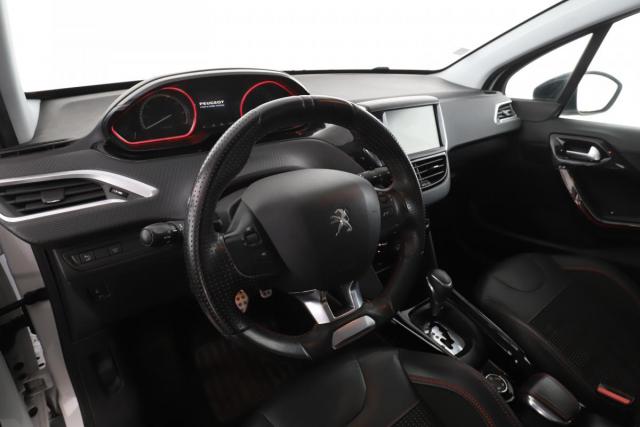 Peugeot 2008 image 8