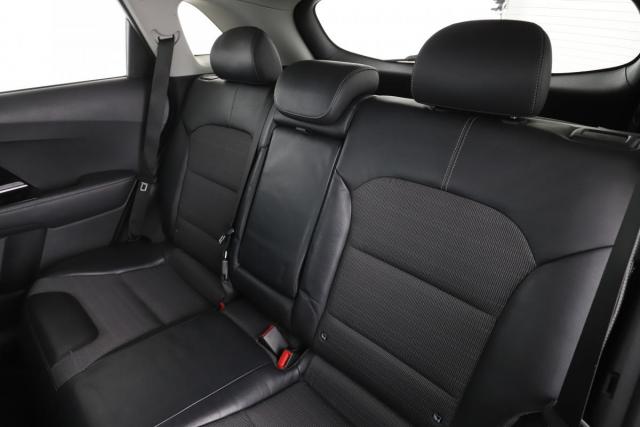 Kia Niro image 9
