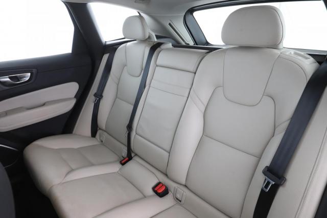 Volvo Xc60 image 9