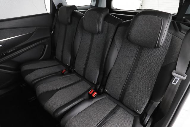 Peugeot 5008 image 2