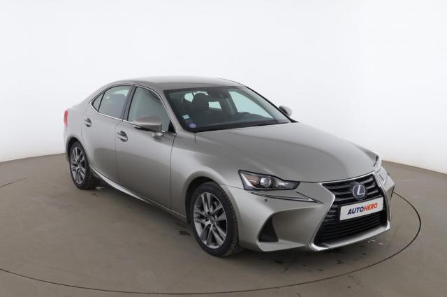 Lexus Is image 3