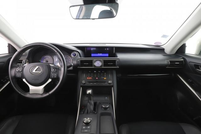 Lexus Is image 6
