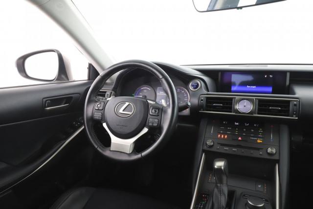 Lexus Is image 4
