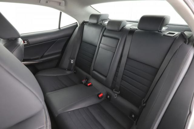 Lexus Is image 7