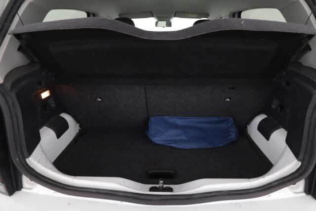 Volkswagen Up! image 2