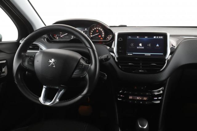 Peugeot 208 image 8