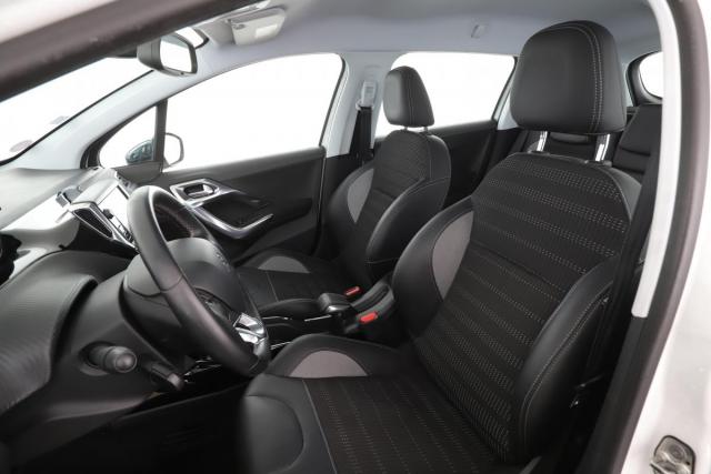 Peugeot 2008 image 3