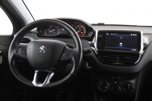 Peugeot 208 image 9