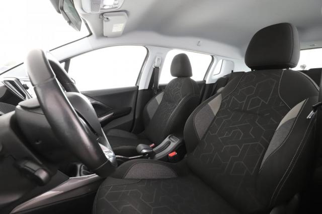 Peugeot 2008 image 7